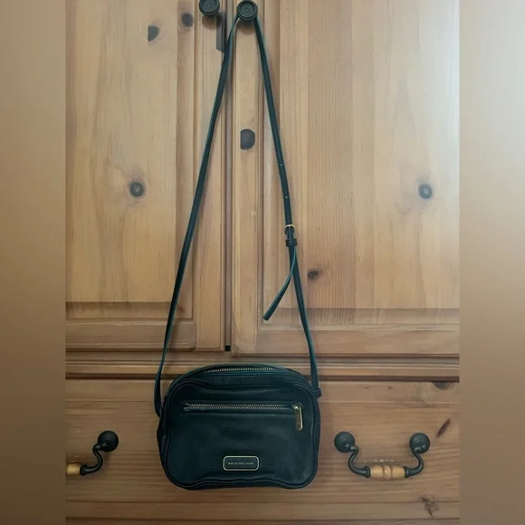 Marc by Marc Jacob’s black leather crossbody bag - Picture 2 of 7
